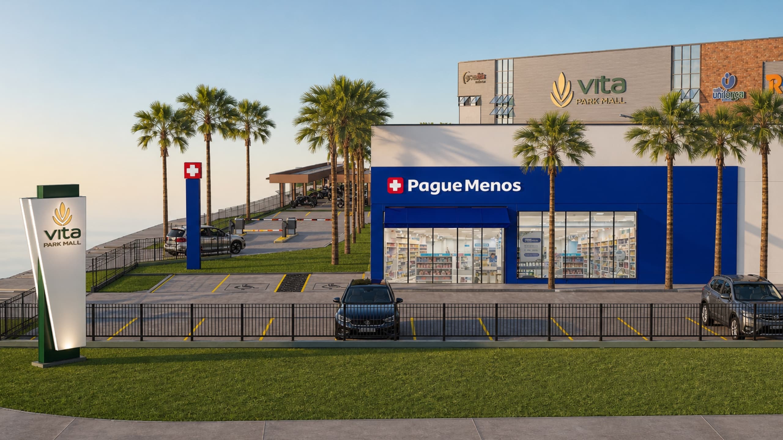 Fachada azul da farmácia Pague Menos no Vita Park, com o totem do shopping, palmeiras e vagas em frente
